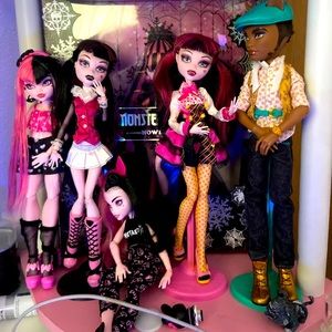 Monster high dolls! (CHECK BIO)